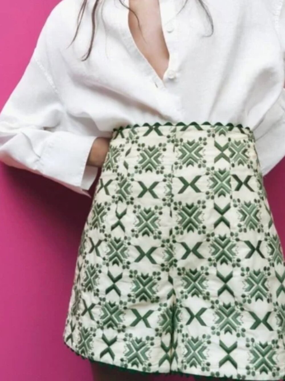 Zara Ivory & Green Embroidered Jacquard Shorts - Size M